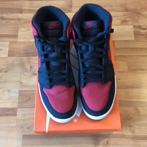 Athletic_Shoes